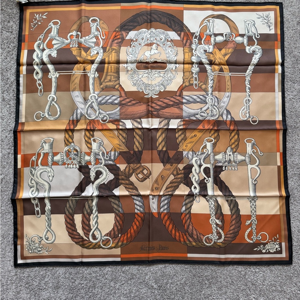Hermes Scarf 90 CARRE DOUBLE FACE
DELLA
CAVALLERIA FINE
HG/MARRON/BEI GE/CARAM - Picture 2 of 8